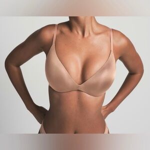 Skims body wireless super push up bra Sienna 30D